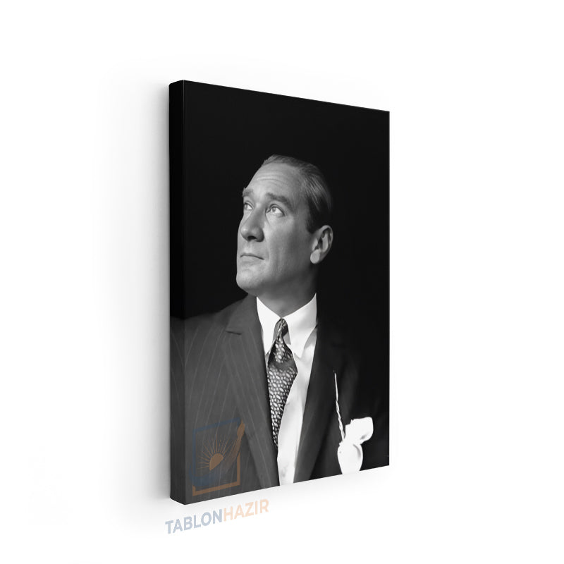 Dikey Kanvas Tablo Salon Duvar Tablosu Yukari Bakan Atatürk Yeni Ev Hediyesi Ofis Tablosu