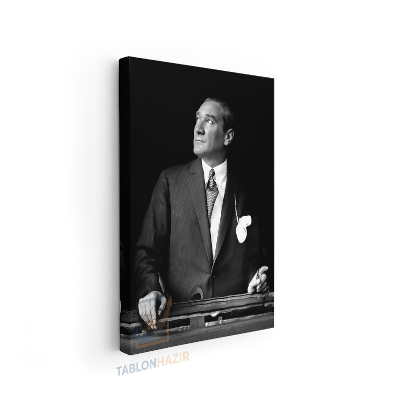 Dikey Kanvas Tablo Salon Duvar Tablosu Yukarıbakan Atatürk 1 Yeni Ev Hediyesi Ofis Tablosu