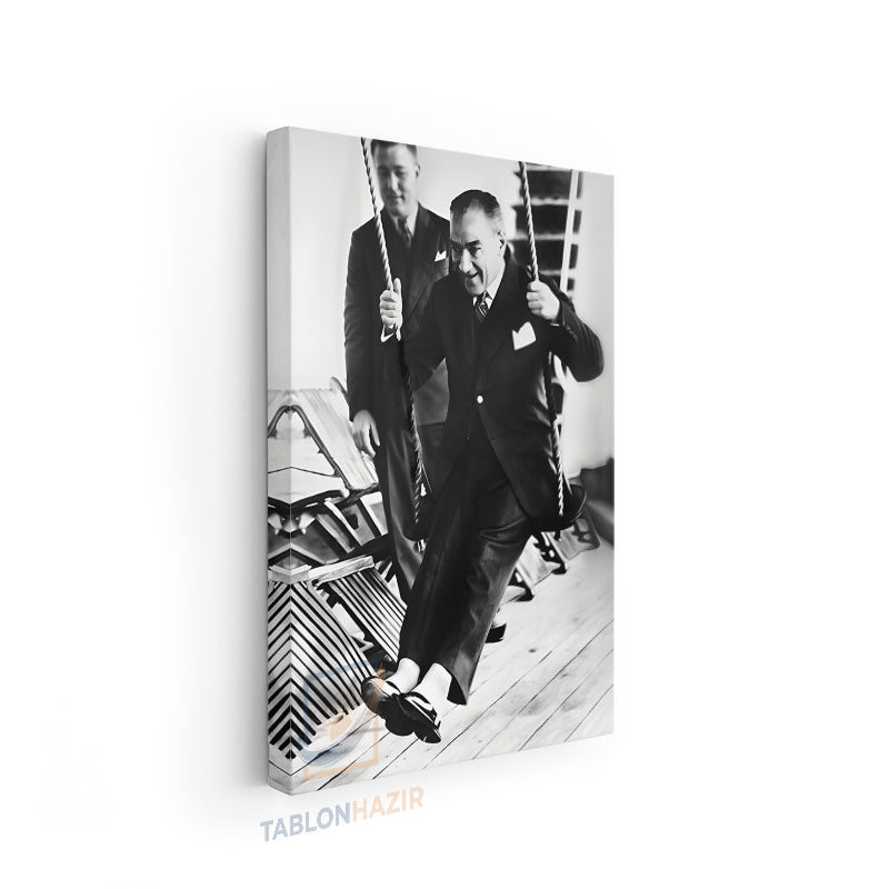 Dikey Kanvas Tablo Salon Duvar Tablosu Salıncakta Atatürk Yeni Ev Hediyesi Ofis Tablosu