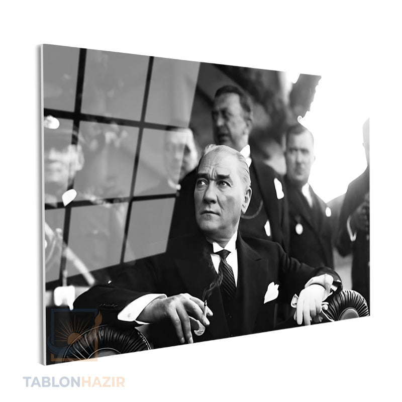 Yatay Cam Tablo Salon Duvar Tablosu Yatay Cam Ataturk Koltukta Otururken Ev Hediyesi Ofis Tablosu