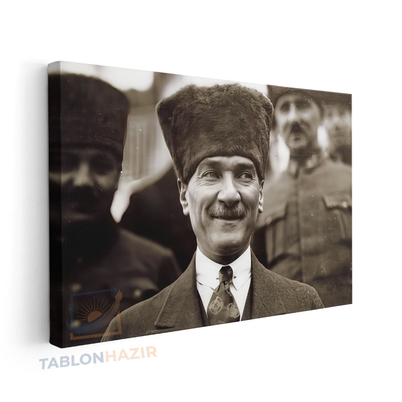 Yatay Kanvas Duvar Tablosu Gulen Ataturk Salon Tablosu Ofis Tablosu Yeni Ev Hediyesi Dekorasyon
